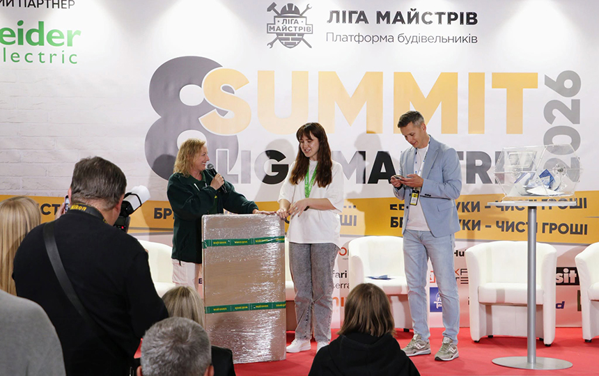 Вручення подарунка від Walraven на виставці WaterClima Зображення вручення подарунка від компанії Walraven